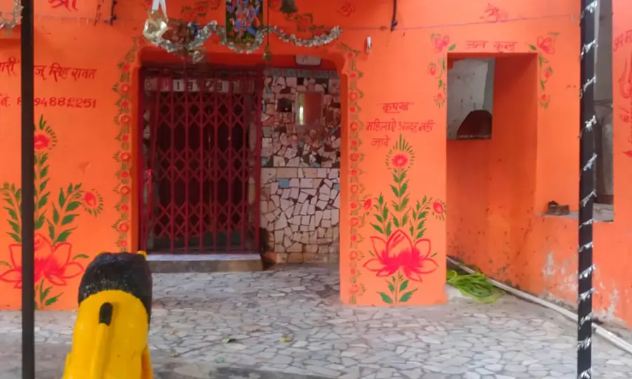 A red-painted temple doorway in Pushkar