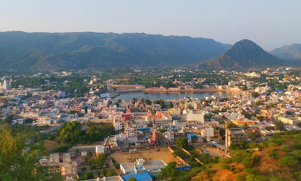 Pushkar and the Aravalli hills seen from a hiking route